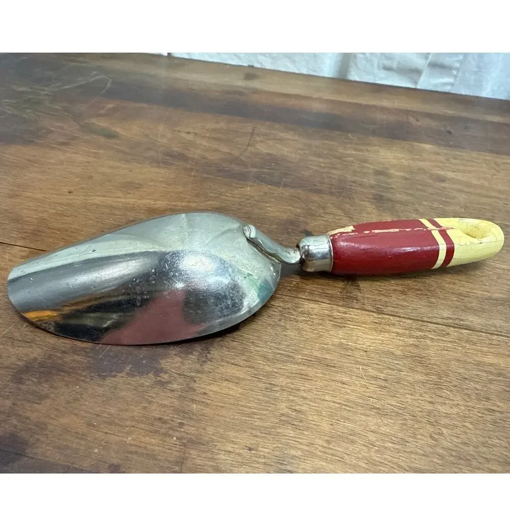 A&J Vintage Level Full 1/4 Cup Measuring Scoop Cup Red Wood Handle & Metal USA